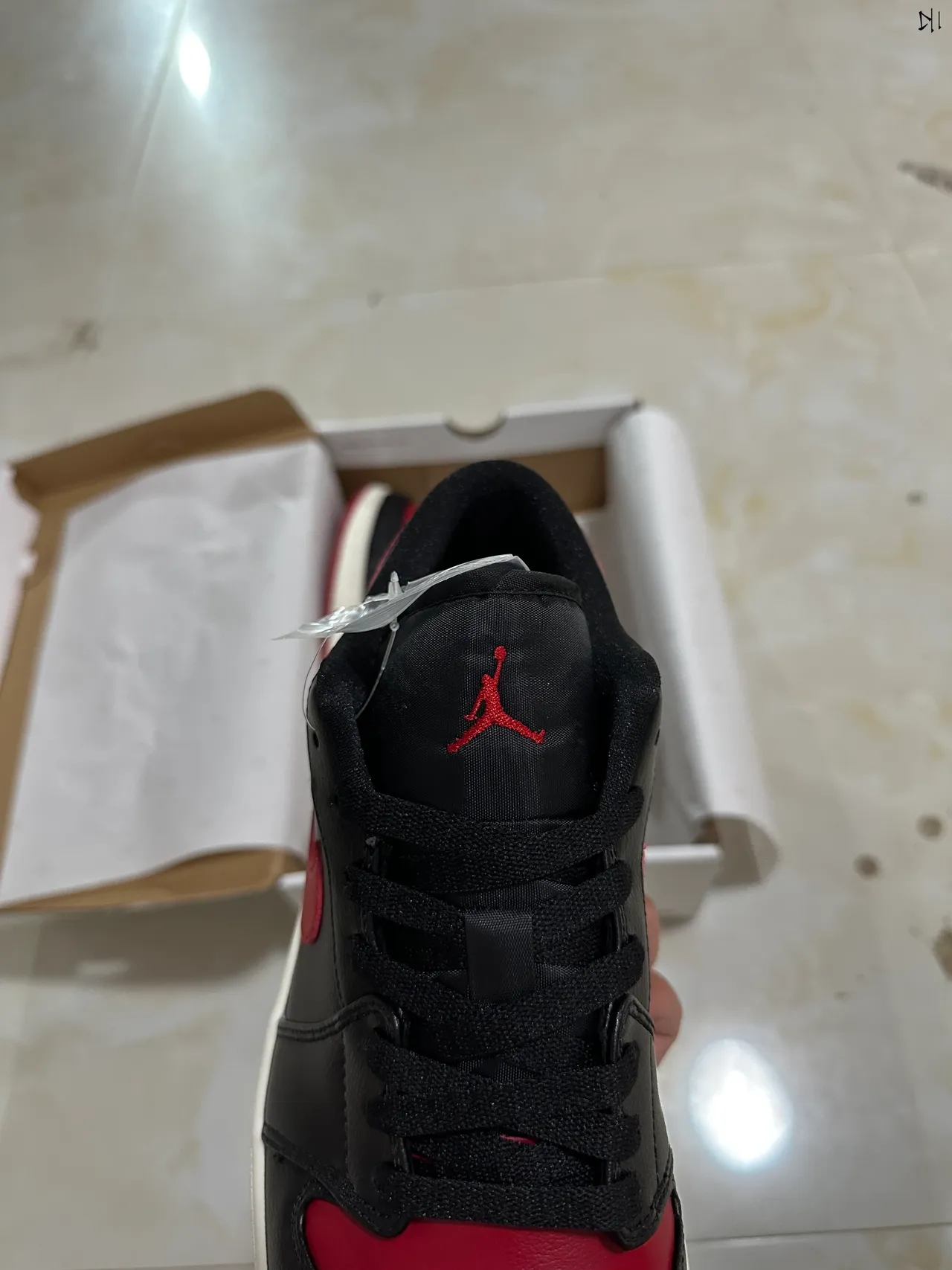 Nike Black Red Leather Upper Perforated Toe Lifestyle Sneakers 4