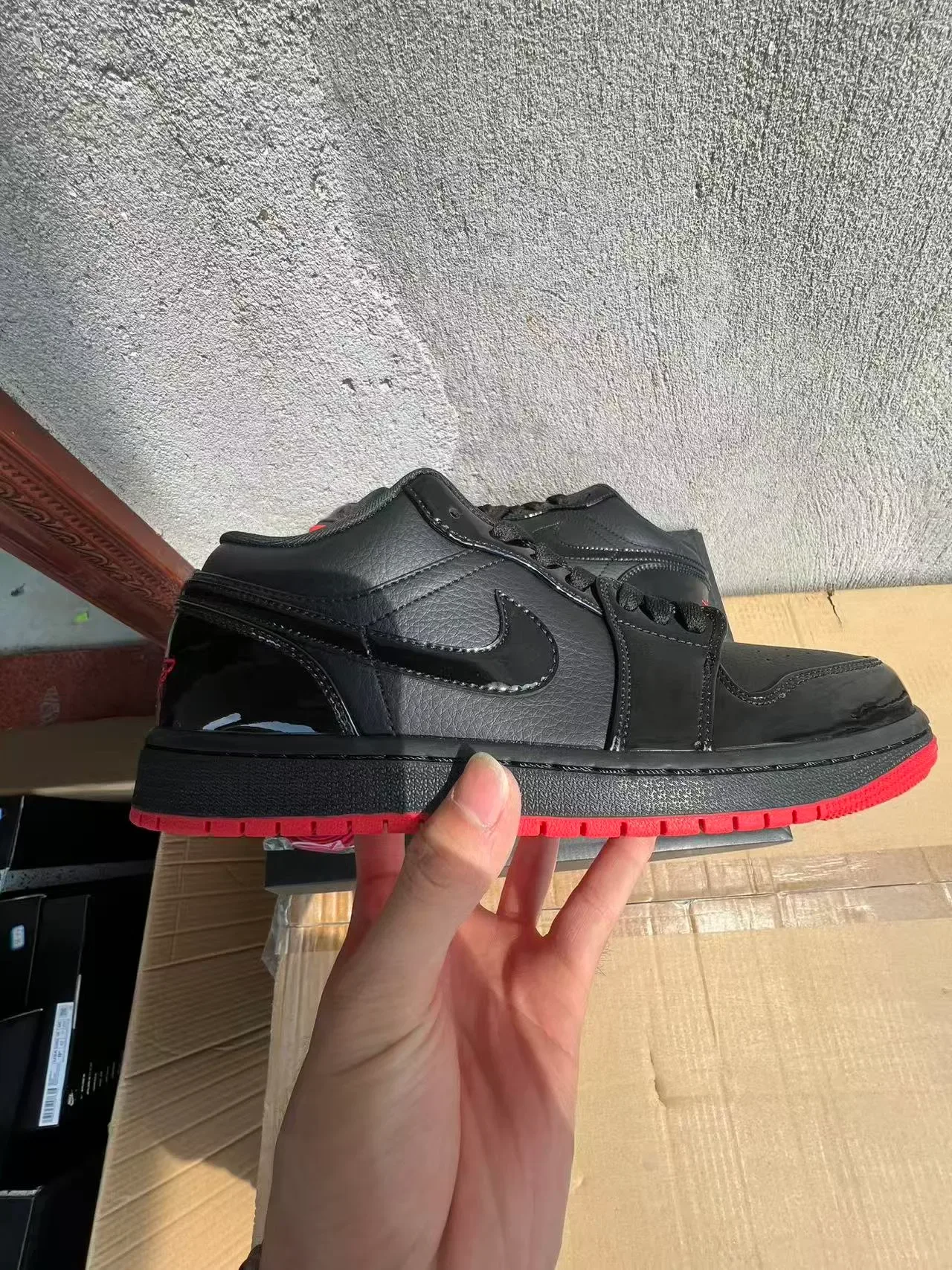 Nike Black Red Low-Top Patent Leather Accents Lifestyle Sneakers 7