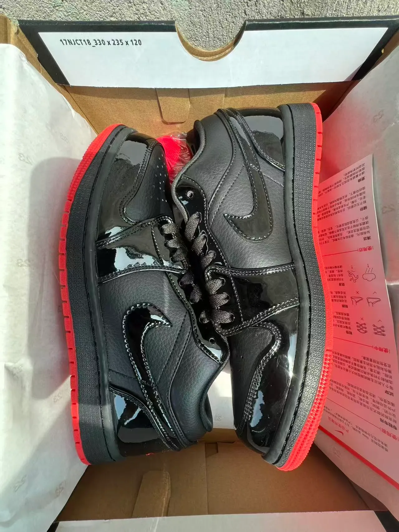 Nike Black Red Low-Top Patent Leather Accents Lifestyle Sneakers 9