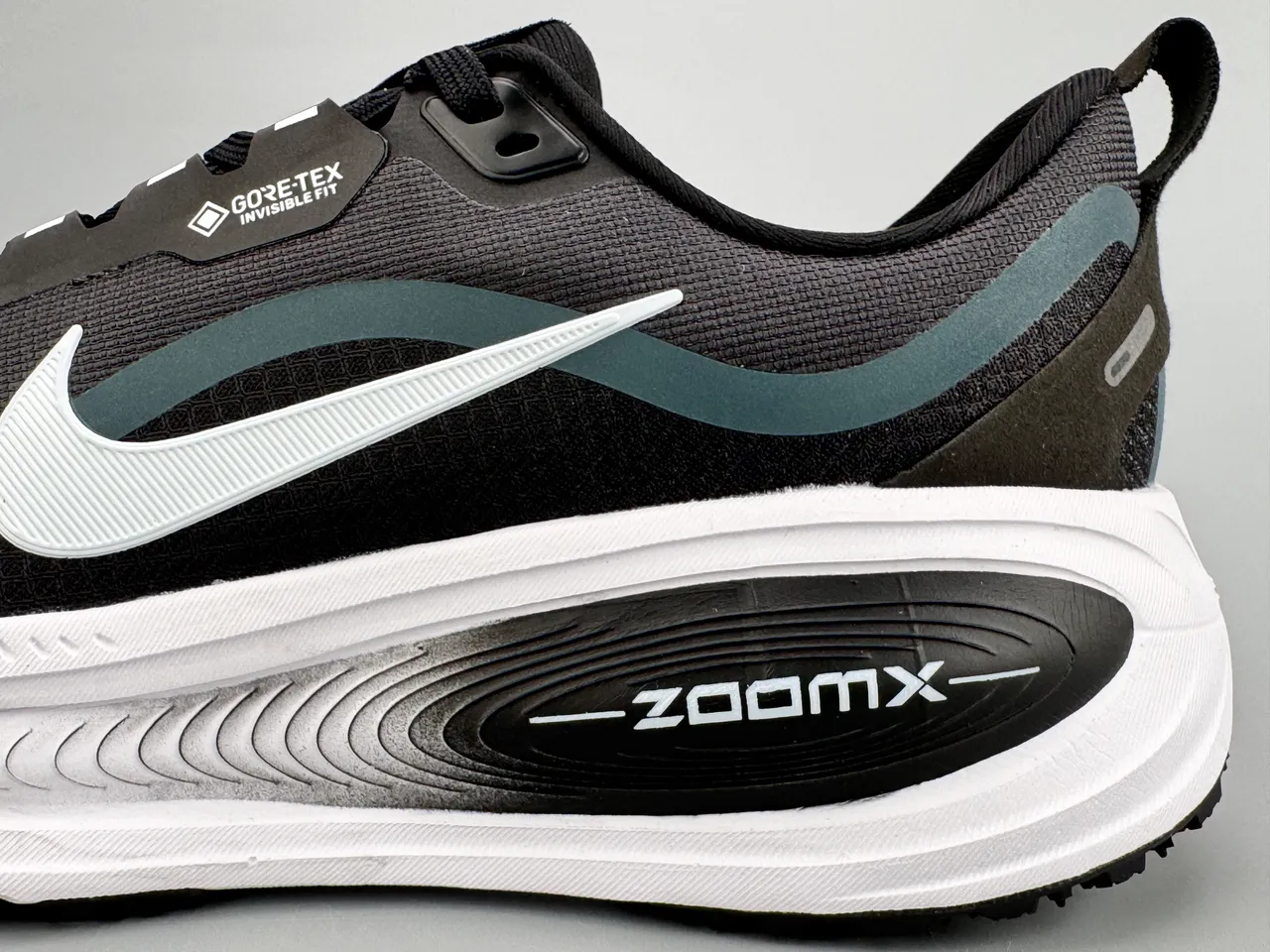 Nike Black White Engineered Mesh Upper GORE-TEX Waterproofing Running Shoes 3
