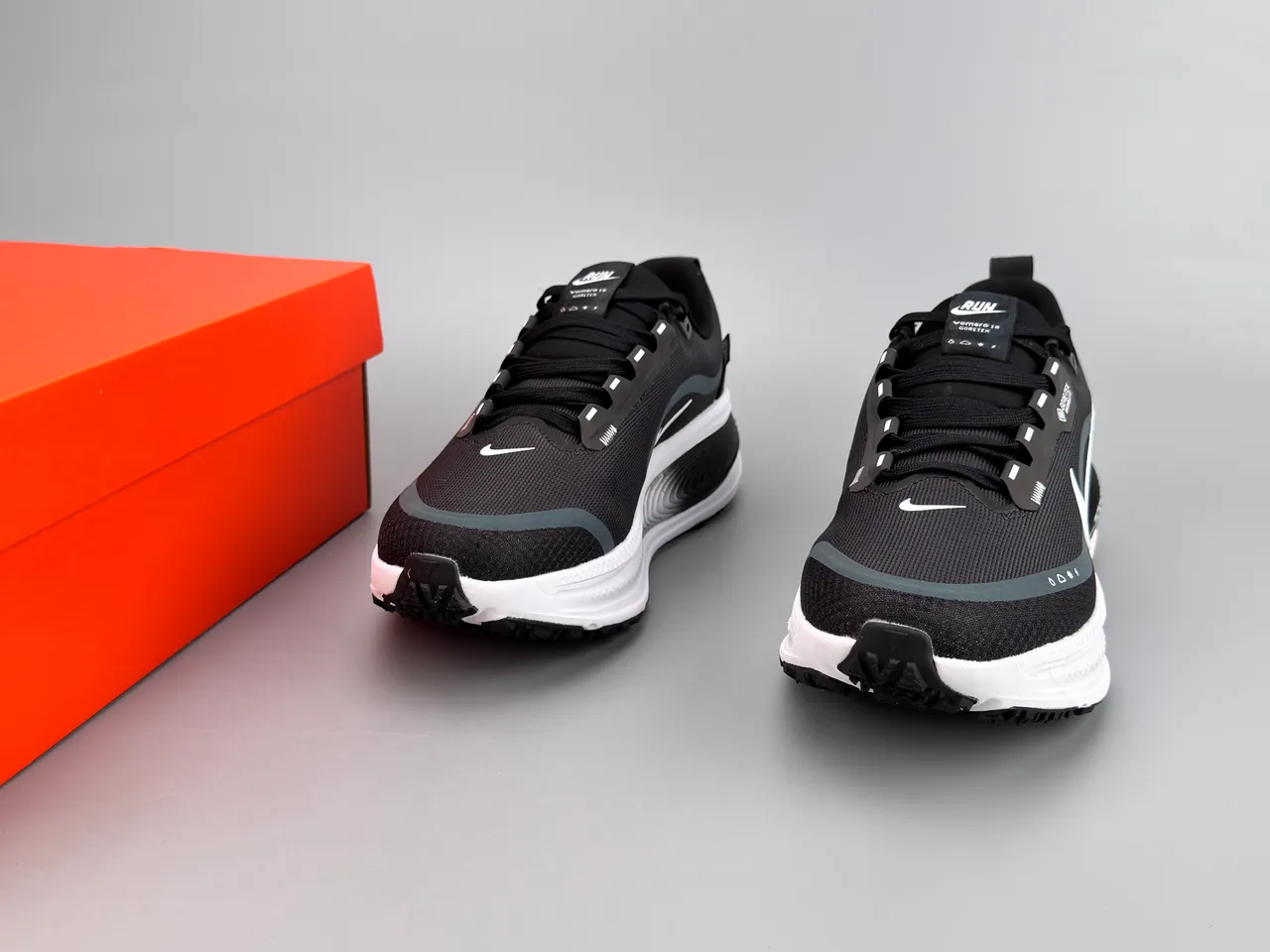 Nike Black White Engineered Mesh Upper GORE-TEX Waterproofing Running Shoes 5