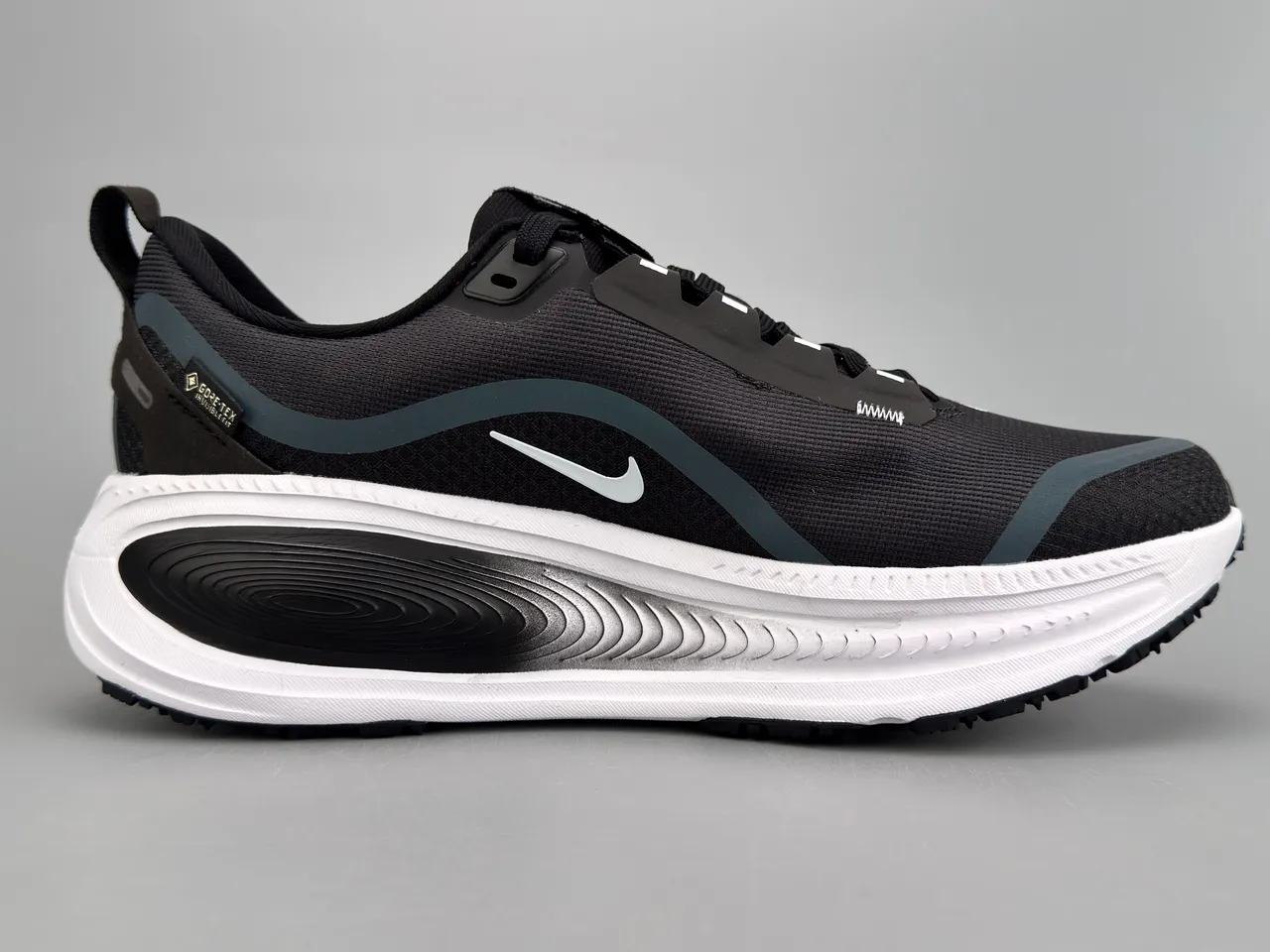 Nike Black White Engineered Mesh Upper GORE-TEX Waterproofing Running Shoes 10