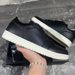 Nike Black White Pebbled Leather Upper Cupsole Lifestyle Sneakers
