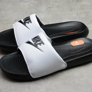Nike काला सफेद एक पट्टी स्लाइड मोल्डेड रिब्ड फुटबेड स्लिपर्स