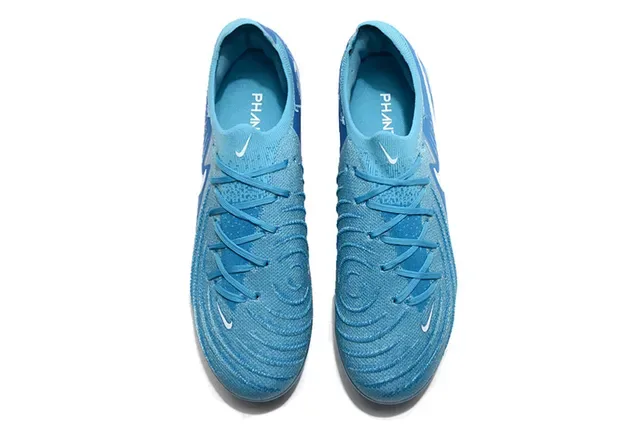 Nike أحذية كرة قدم أزرق أبيض منخفضة الساق أعلى شبيكة رباط غير متناظر أرضية صلبة 2