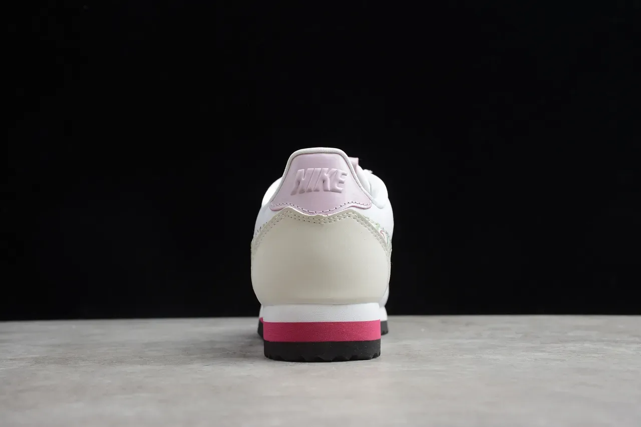Nike Cortez sneakers lifestyle blancs roses verts motif 2