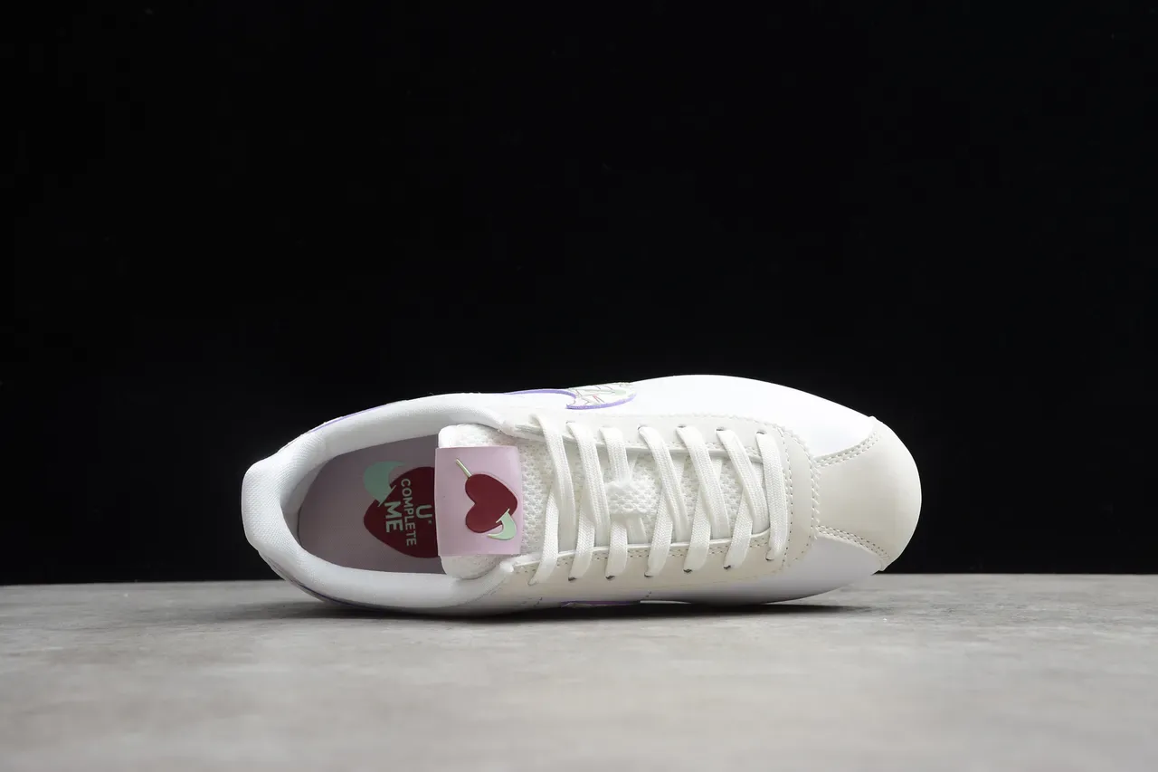 Nike Cortez sneakers lifestyle blancs roses verts motif 4