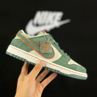 Nike Dunk Low 橄榄绿和橙色麂皮滑板鞋