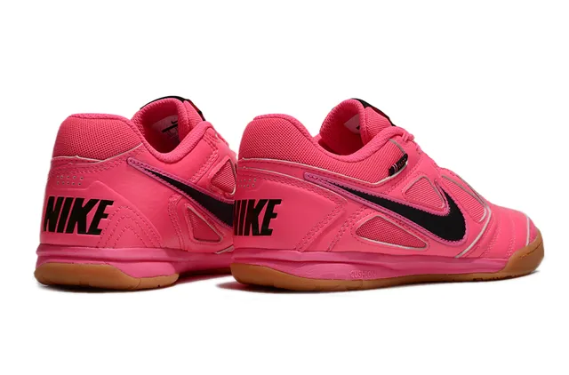 Nike GATO Chaussures de soccer indoor rose et noir 6