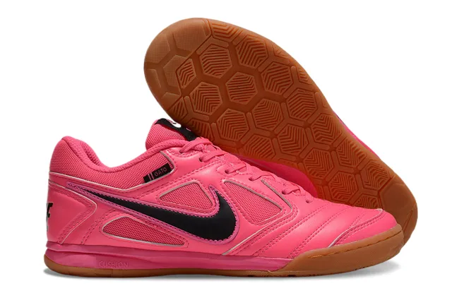 Nike GATO Chaussures de soccer indoor rose et noir 7