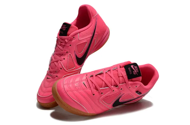 Nike GATO Chaussures de soccer indoor rose et noir 8