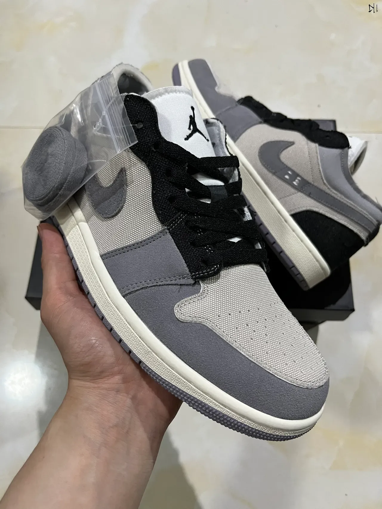 Nike Gray Black Low-Top Mixed-Material Upper Lifestyle Sneakers 2