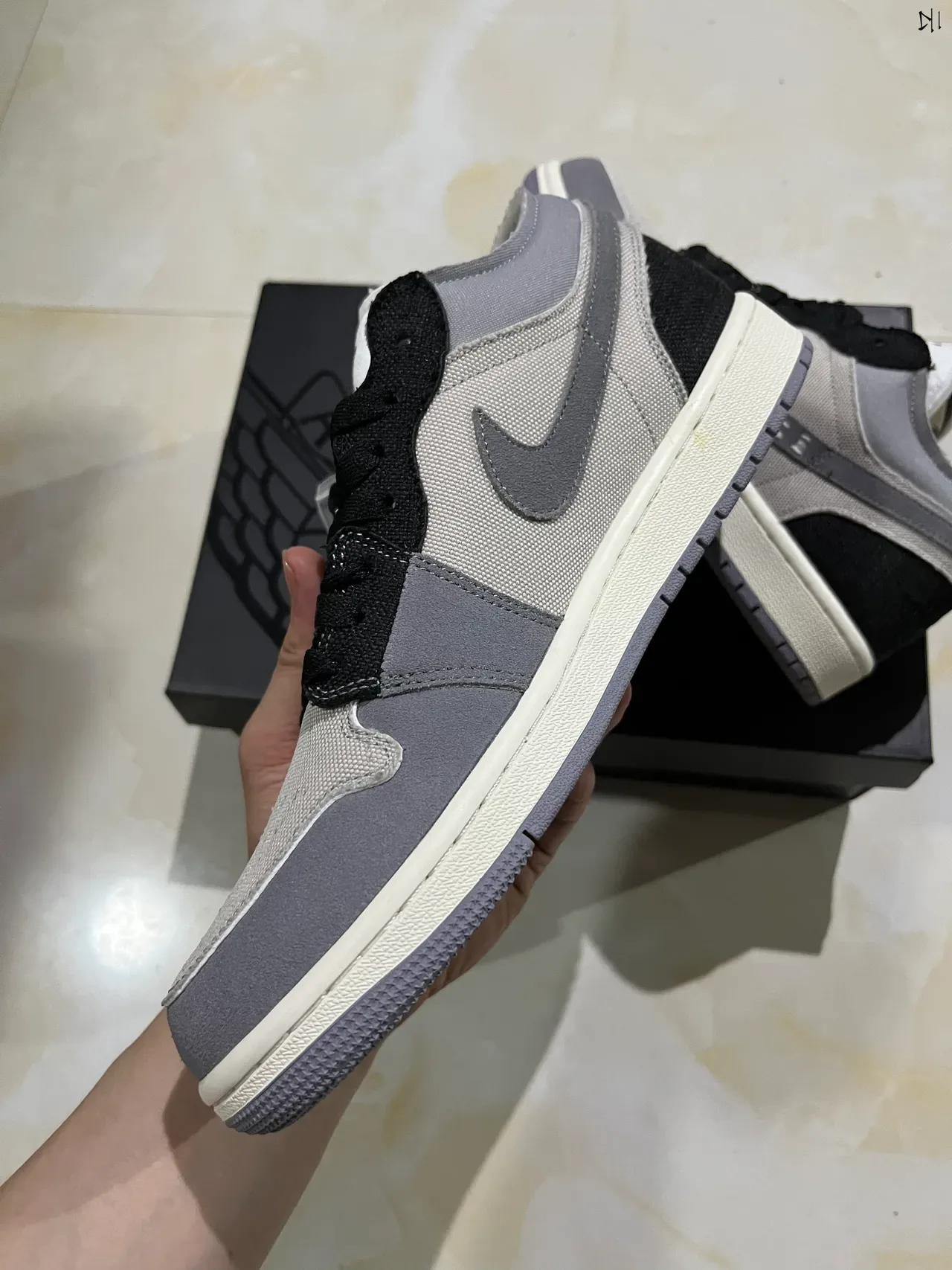 Nike Gray Black Low-Top Mixed-Material Upper Lifestyle Sneakers 5