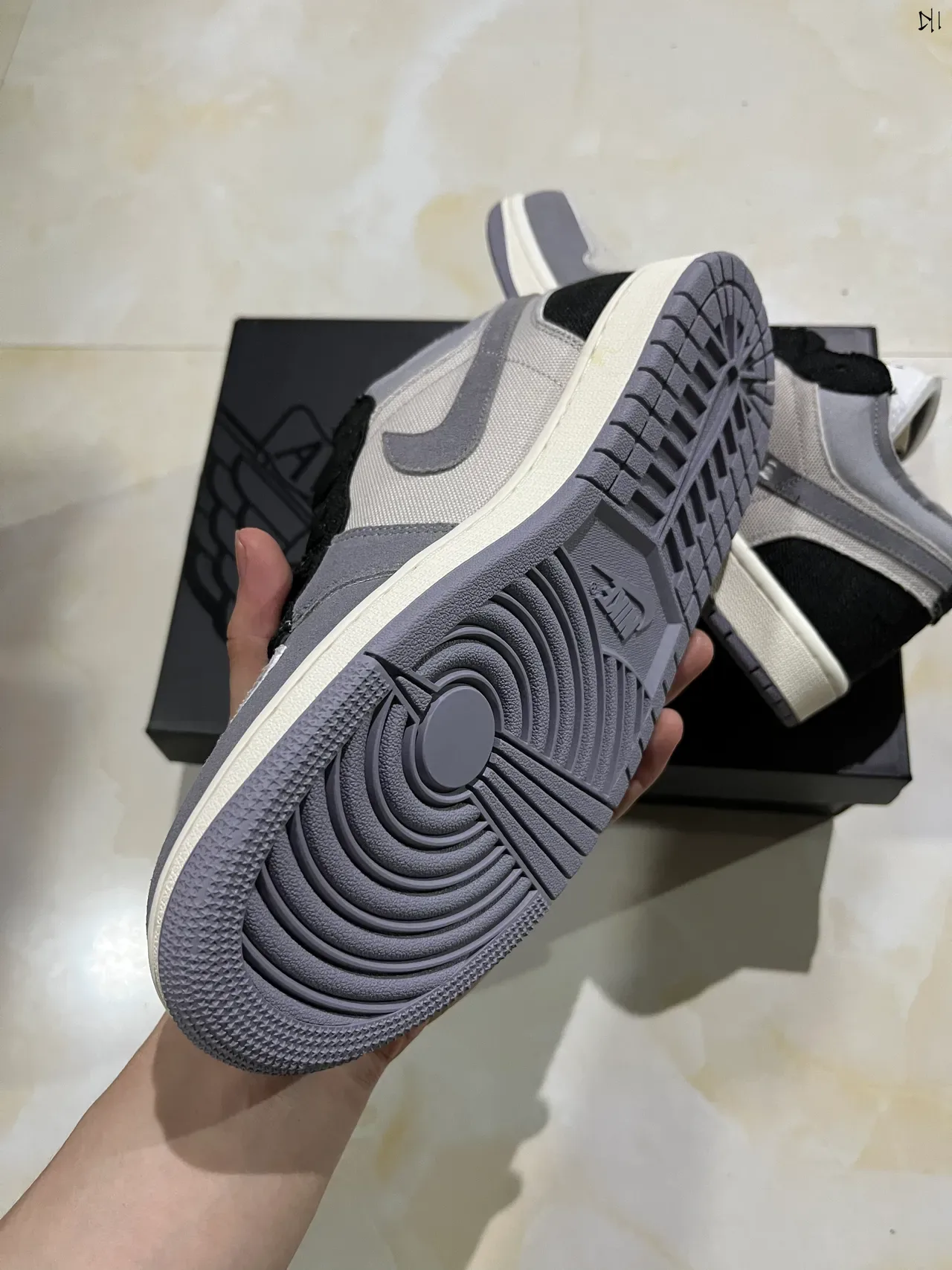 Nike Gray Black Low-Top Mixed-Material Upper Lifestyle Sneakers 6