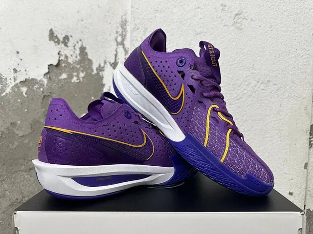 Nike GT.3/CUT Purple Yellow chaussures de basket-ball 2
