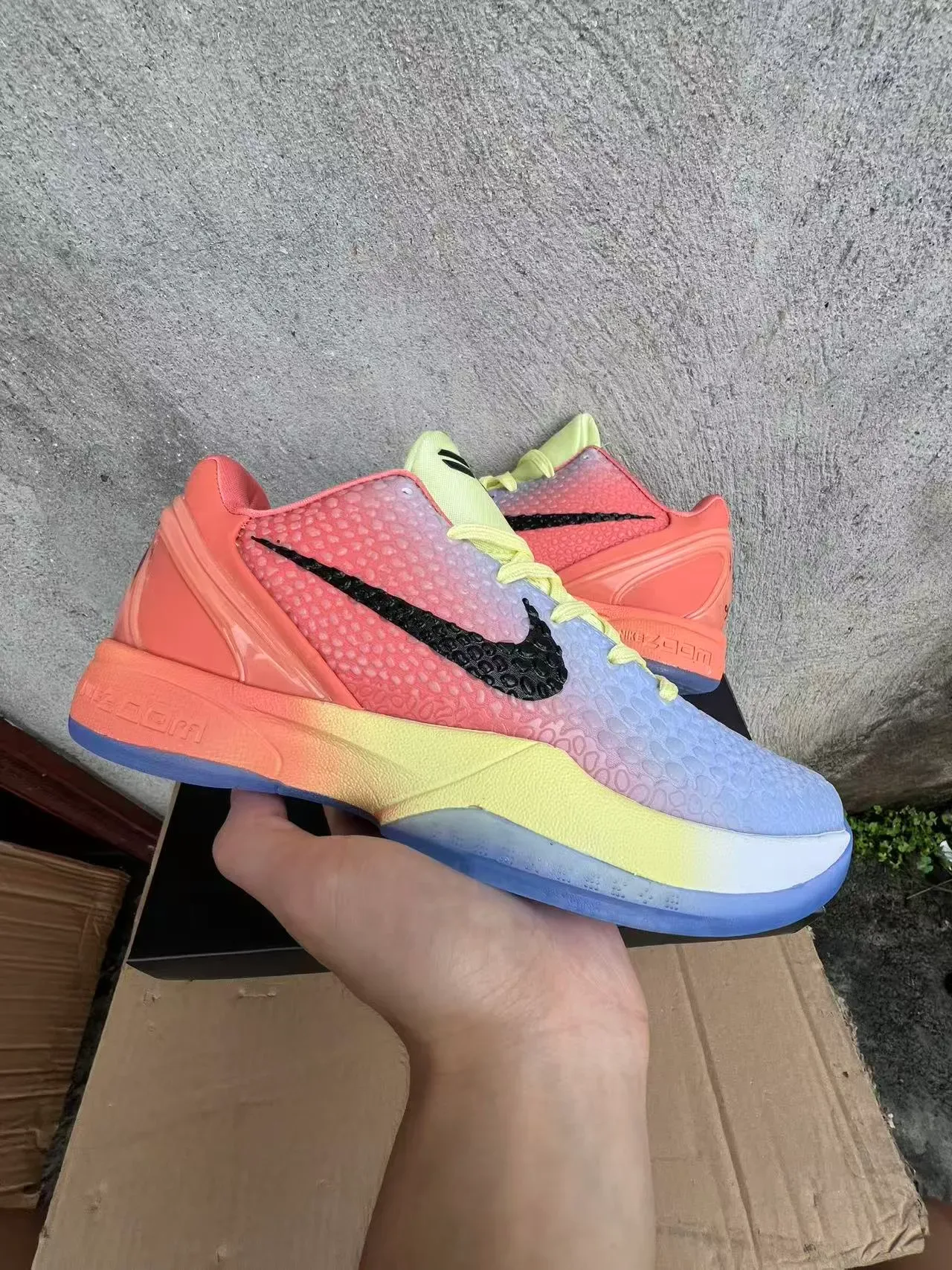 Nike Kobe Multicolor Gradient Textured Upper Low-Top Silhouette Basketball Shoes 1