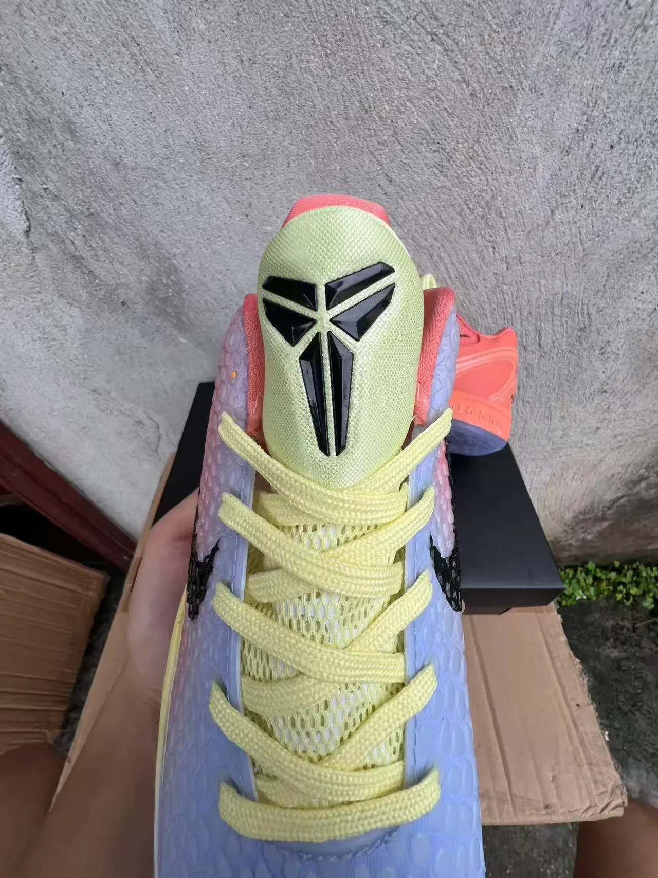 Nike Kobe Multicolor Gradient Textured Upper Low-Top Silhouette Basketball Shoes 4