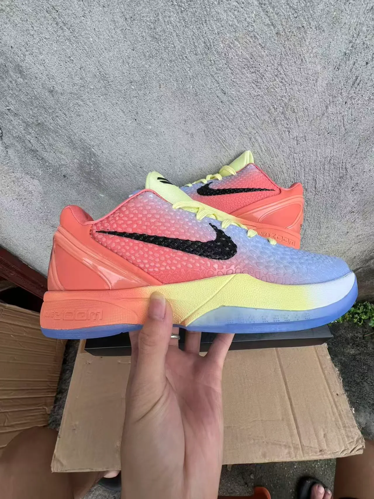 Nike Kobe Multicolor Gradient Textured Upper Low-Top Silhouette Basketball Shoes 7