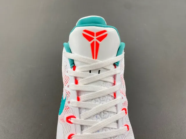 Nike Kobe White Blue Perforated Mesh Upper Teal Swoosh Overlay Basketball Shoes 6