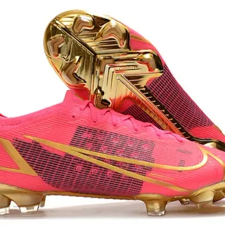 Nike Mercurial Vapor 粉色和金色硬地足球鞋