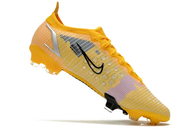 Nike Mercurial Vapor وردي وذهبي أحذية كرة القدم للأرض الصلبة 10