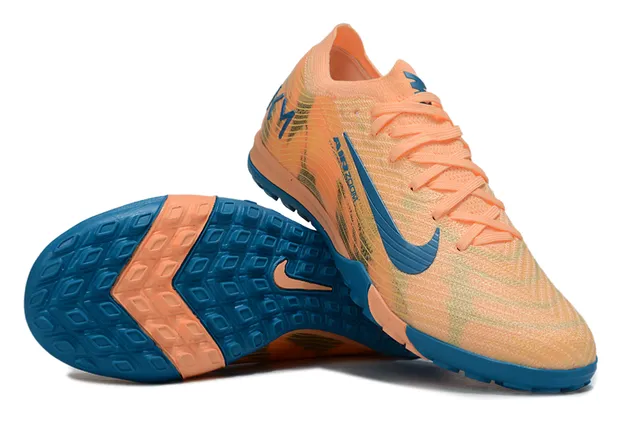 Nike Chaussures de football upper en knit orange et bleu semelle turf 2