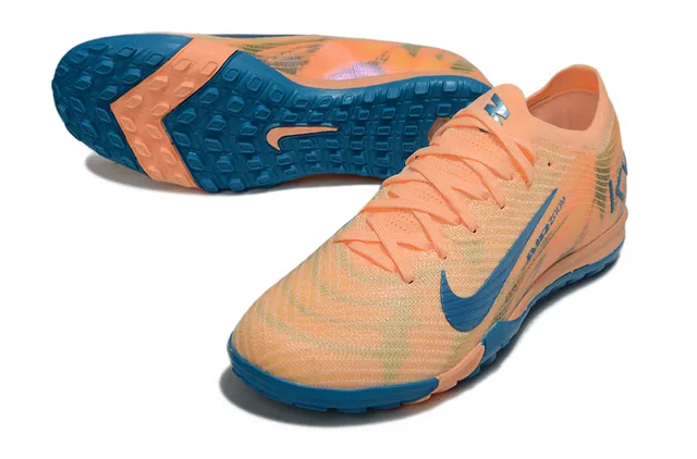 Nike Chaussures de football upper en knit orange et bleu semelle turf 3