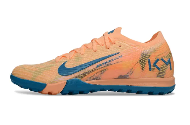 Nike Chaussures de football upper en knit orange et bleu semelle turf 6