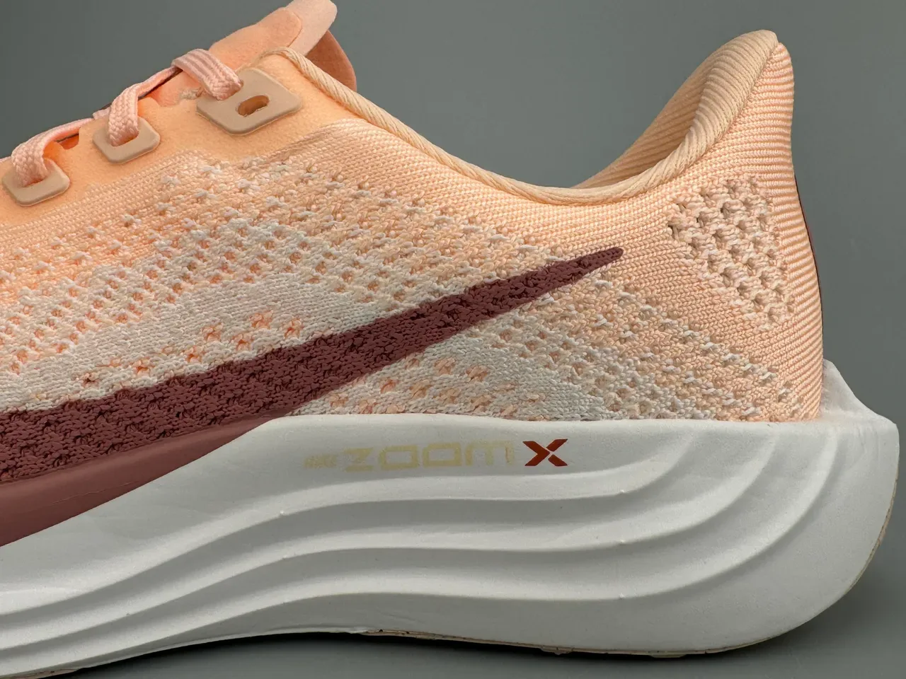 Nike Chaussures de running avec upper en tricot orange et bordeaux semelle intermédiaire sculptée blanche 6