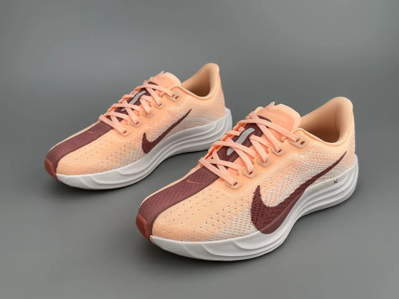Nike Chaussures de running avec upper en tricot orange et bordeaux semelle intermédiaire sculptée blanche 7