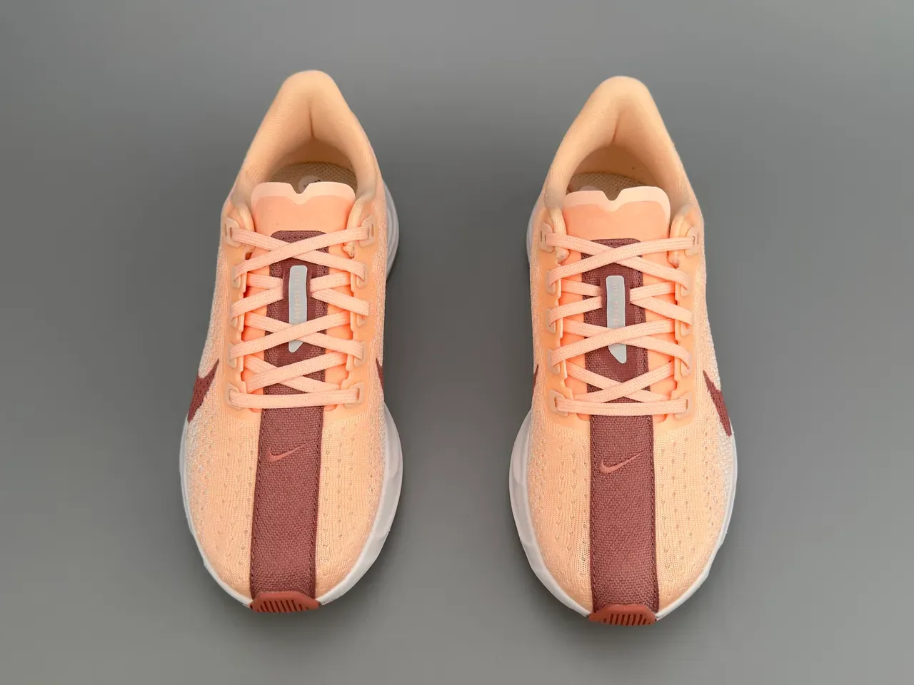 Nike Chaussures de running avec upper en tricot orange et bordeaux semelle intermédiaire sculptée blanche 9