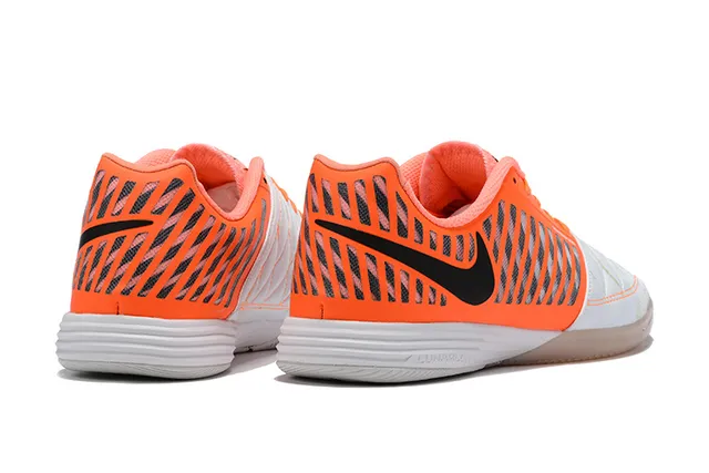 Nike tênis de futebol indoor laranja e branco caixa de dedo acolchoada sobreposição de gaiola sintética 2