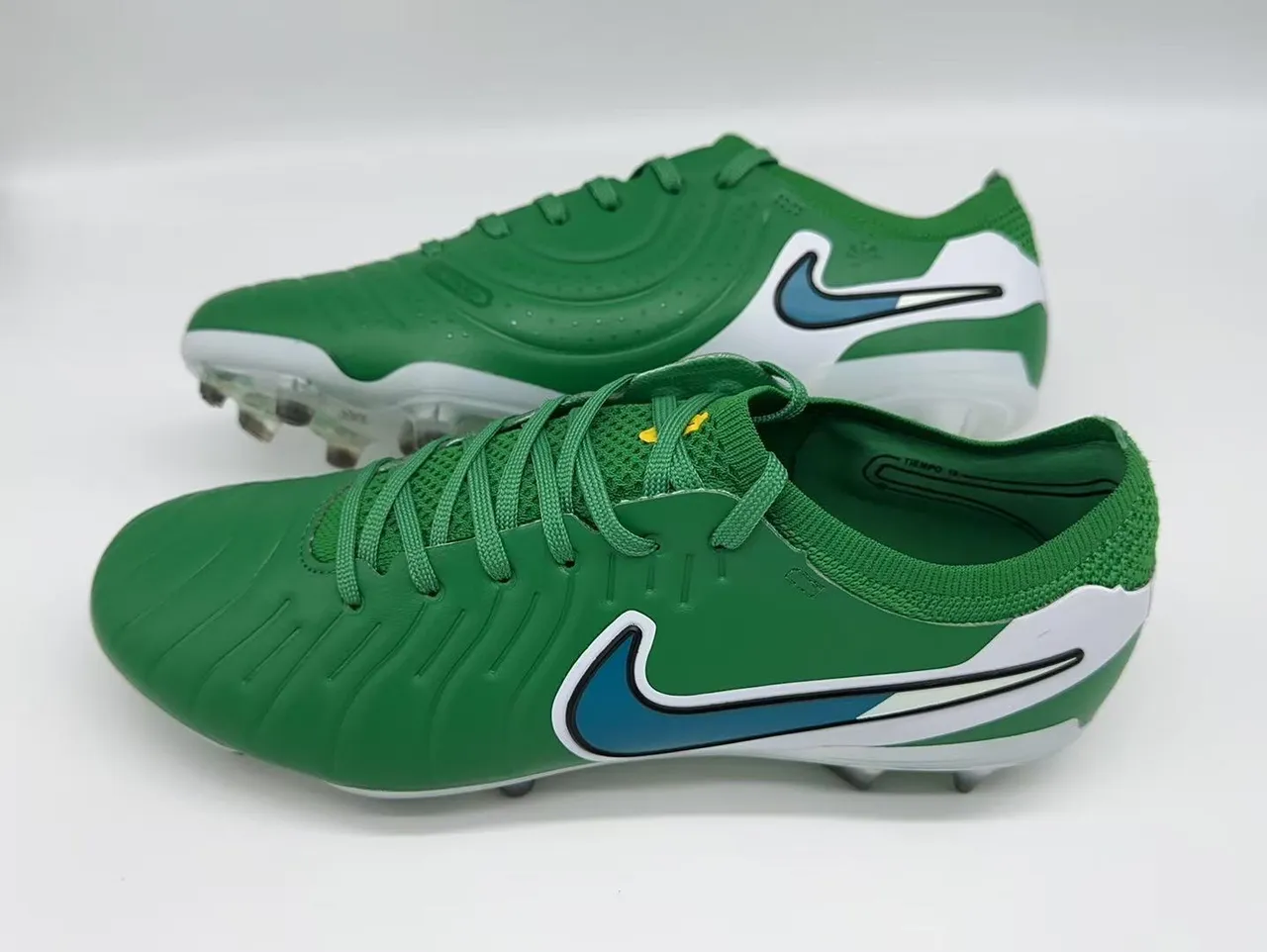 Nike Phantom GT Green White Low-Cut Knit Upper Textured Forefoot Firm-Ground Soccer Shoes 7