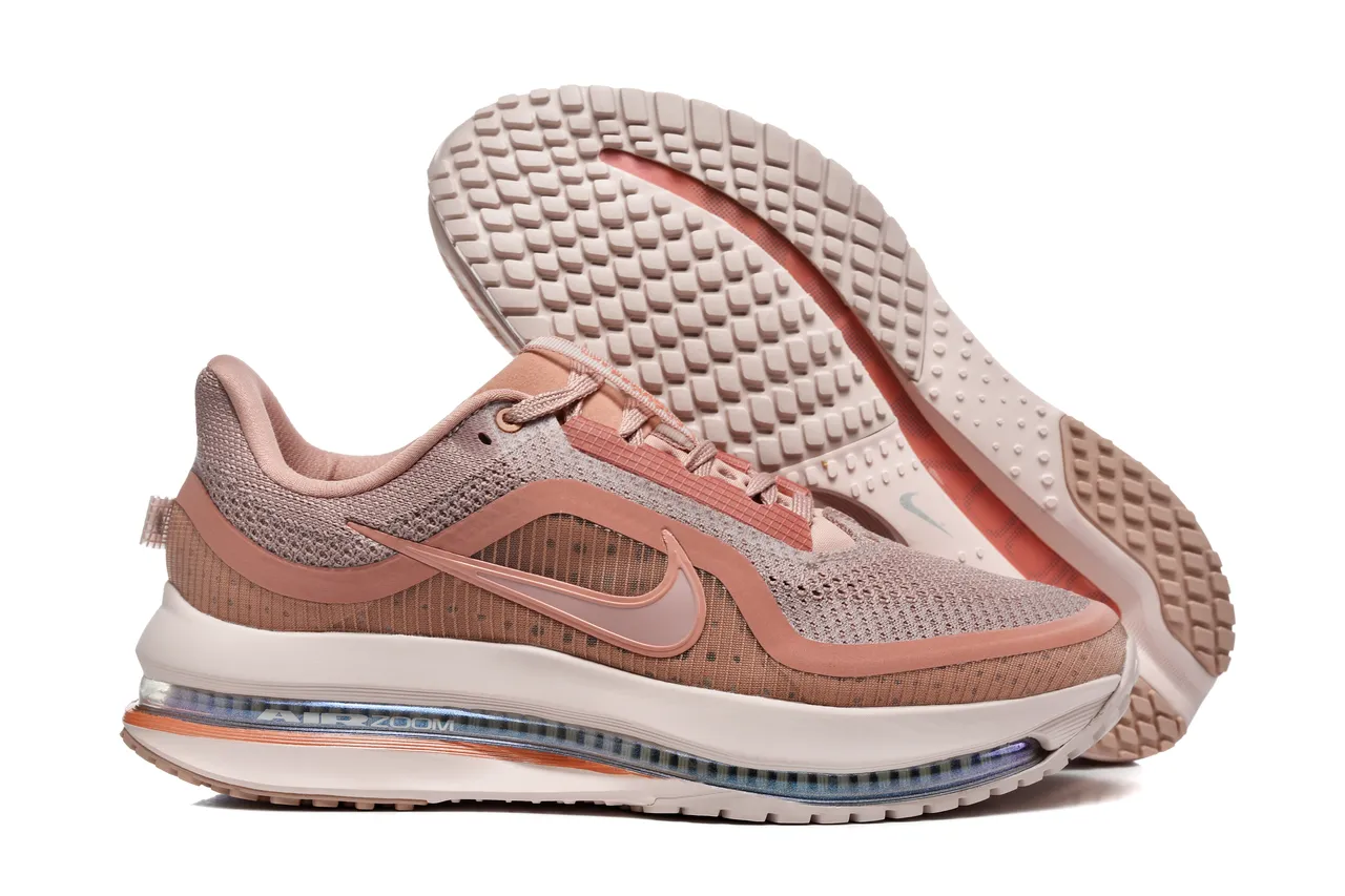 Nike Chaussures de running avec partie supérieure en knit ingénieré beige rose, unité Air Zoom visible 5