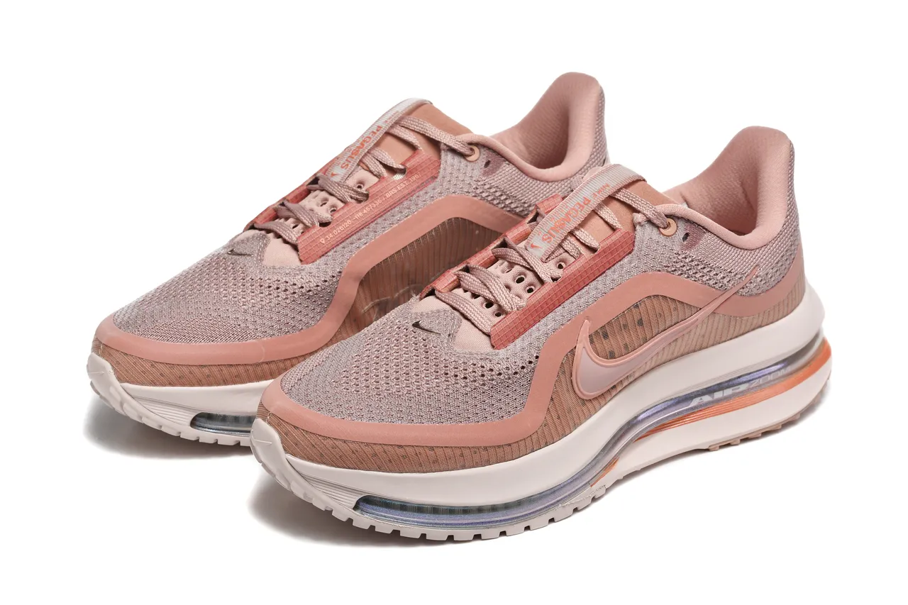 Nike Chaussures de running avec partie supérieure en knit ingénieré beige rose, unité Air Zoom visible 6