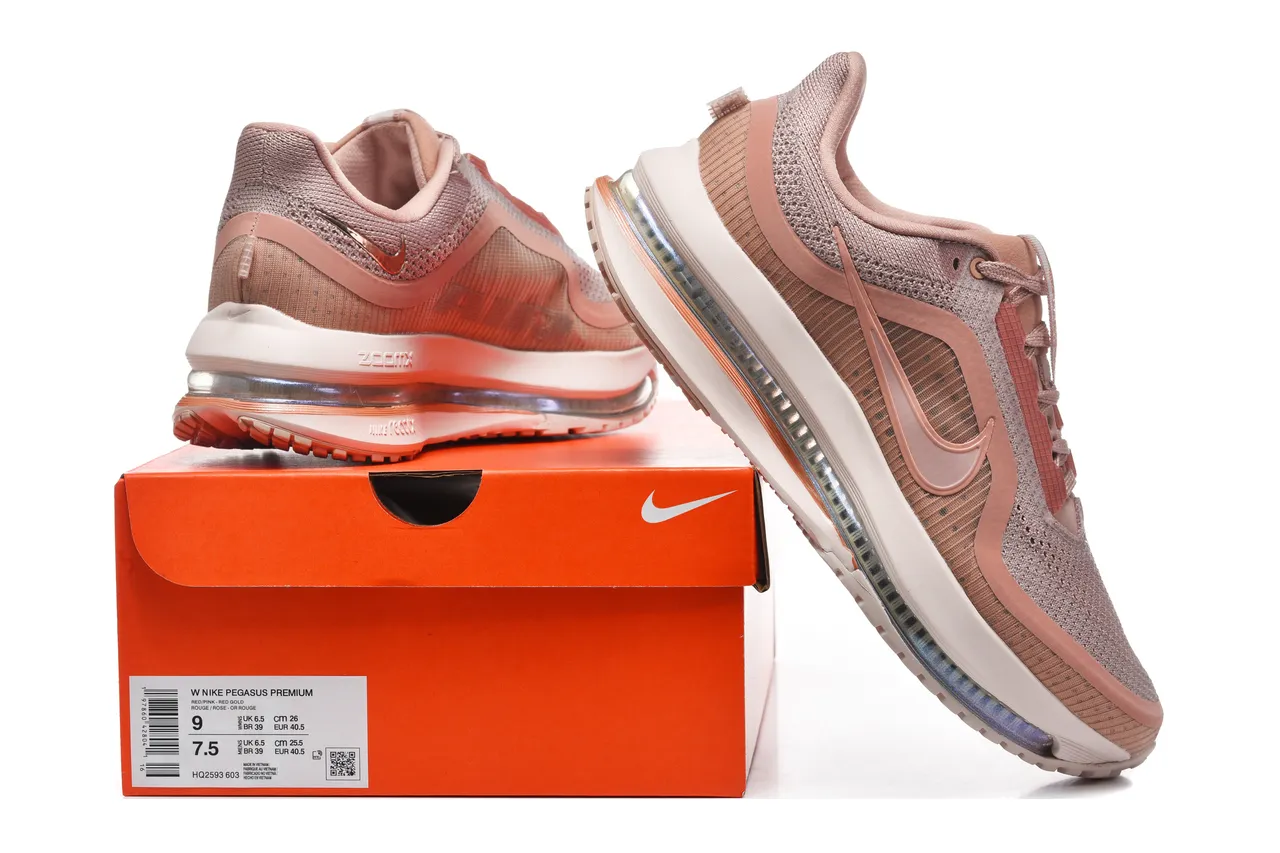 Nike Chaussures de running avec partie supérieure en knit ingénieré beige rose, unité Air Zoom visible 8