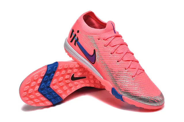 Nike Chaussures de football avec upper tricoté rose bleu col bas pour pelouse 7