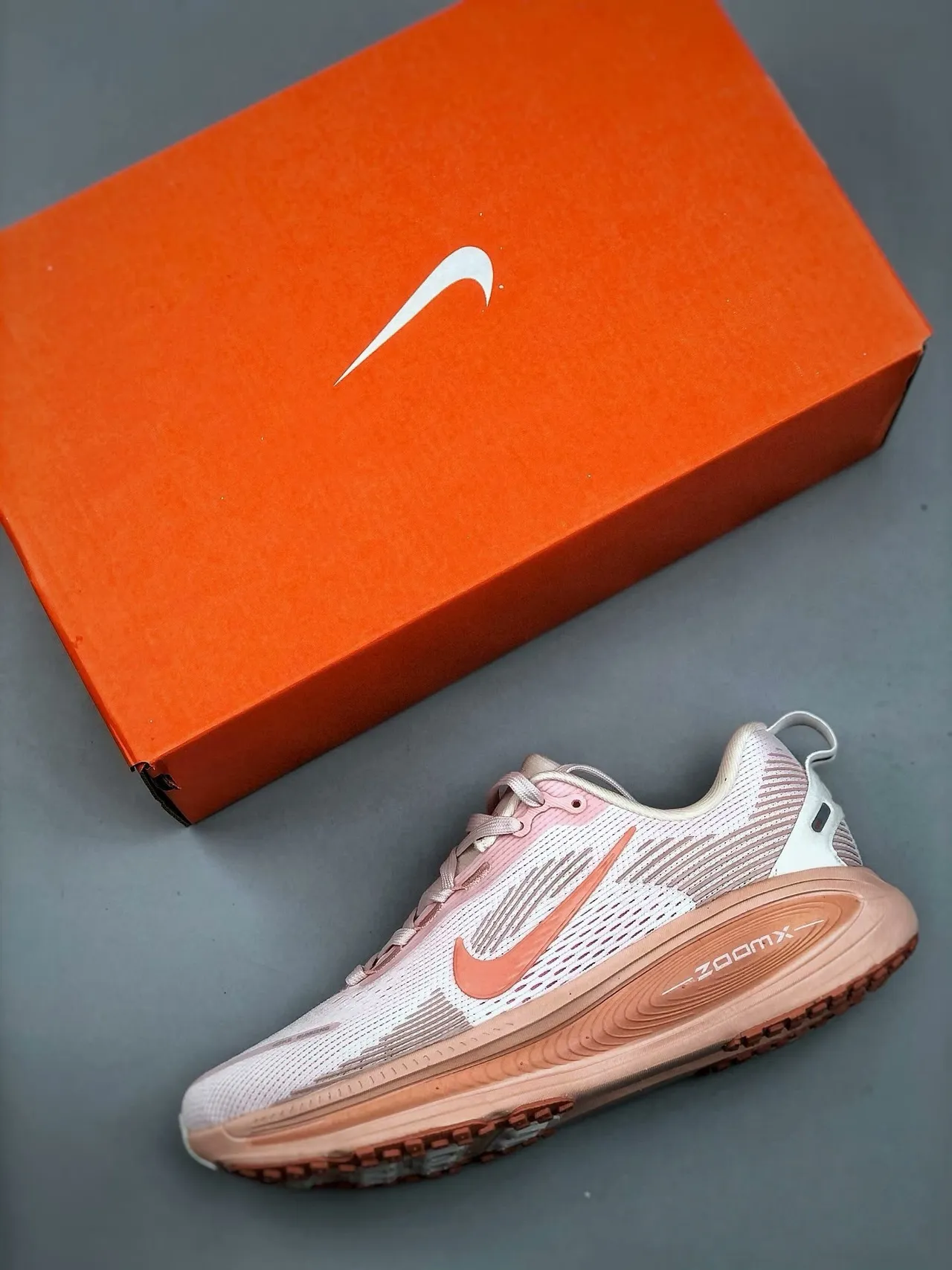 Nike Pink Orange Breathable Knit Upper Wave-Patterned Overlays Running Shoes 3