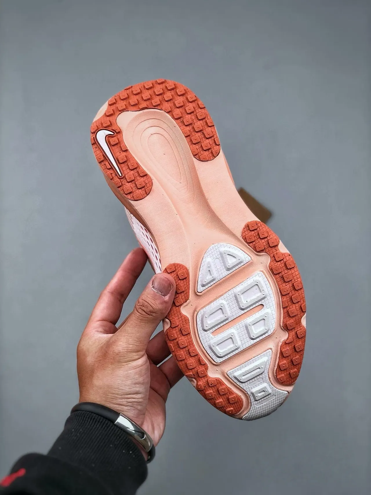 Nike Pink Orange Breathable Knit Upper Wave-Patterned Overlays Running Shoes 8