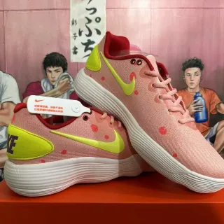 Nike गुलाबी लाल जाली पोल्का डॉट लाइफस्टाइल स्नीकर
