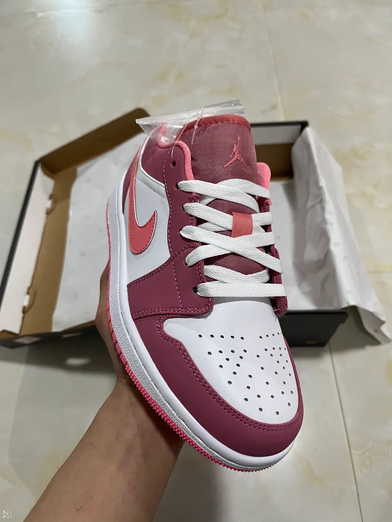 Nike Pink White Low-Top Leather-and-Synthetic Upper Lifestyle Sneakers 2