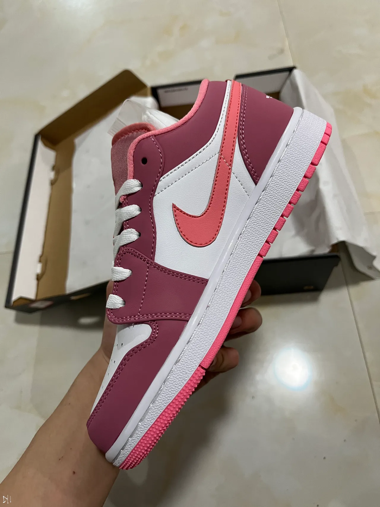 Nike Pink White Low-Top Leather-and-Synthetic Upper Lifestyle Sneakers 4