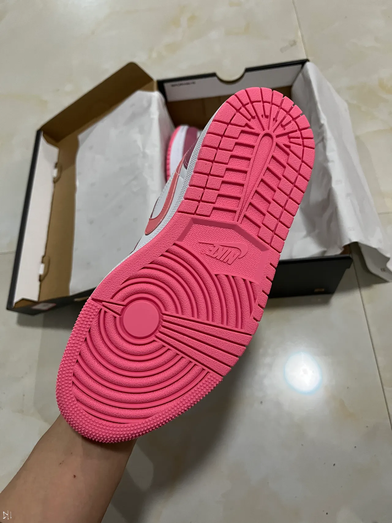 Nike Pink White Low-Top Leather-and-Synthetic Upper Lifestyle Sneakers 5