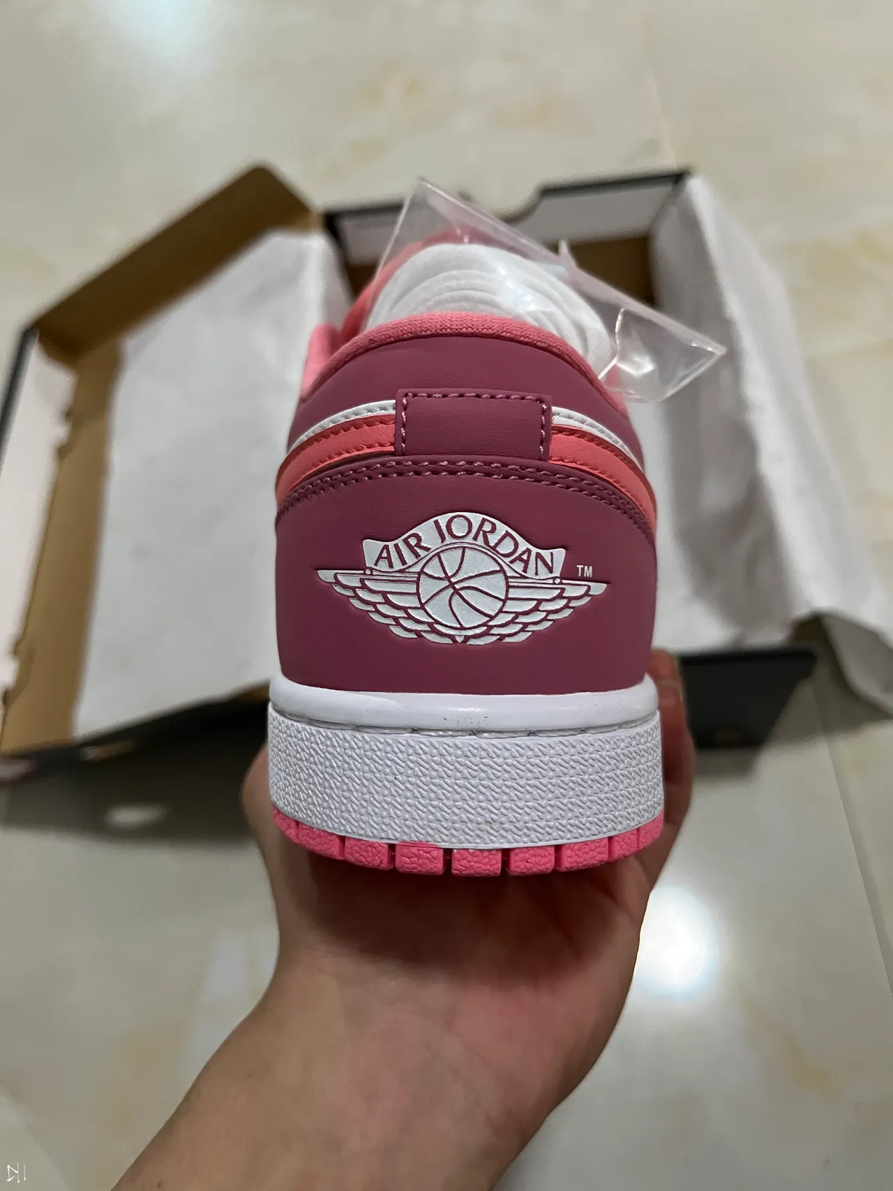Nike Pink White Low-Top Leather-and-Synthetic Upper Lifestyle Sneakers 6