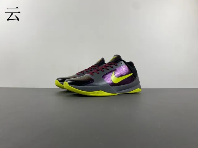 Nike Chaussures de Basketball Violet Jaune Hautes avec Partie Supérieure Iridescente 9