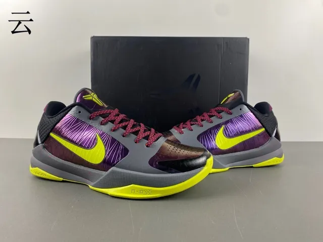 Nike Chaussures de Basketball Violet Jaune Hautes avec Partie Supérieure Iridescente 11