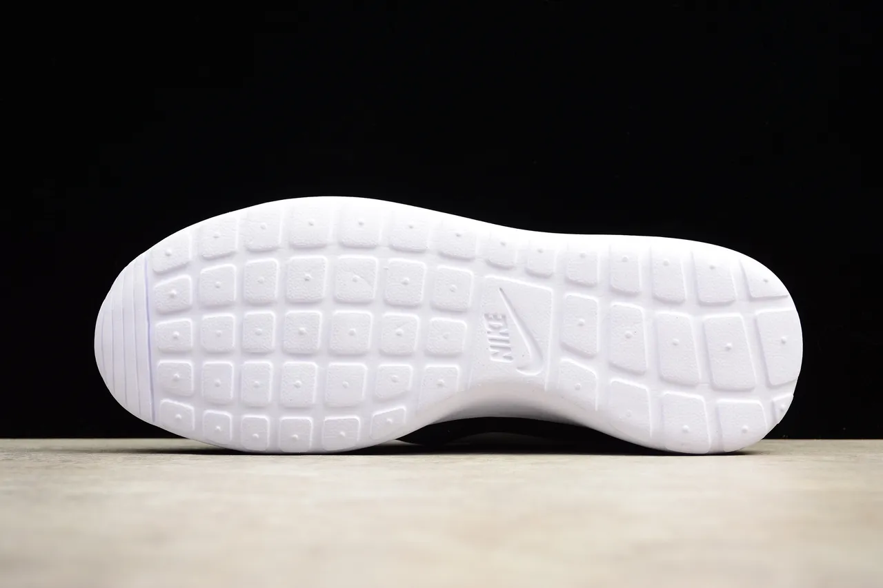 Nike Roshe One Black and White Lifestyle Sneakers 2