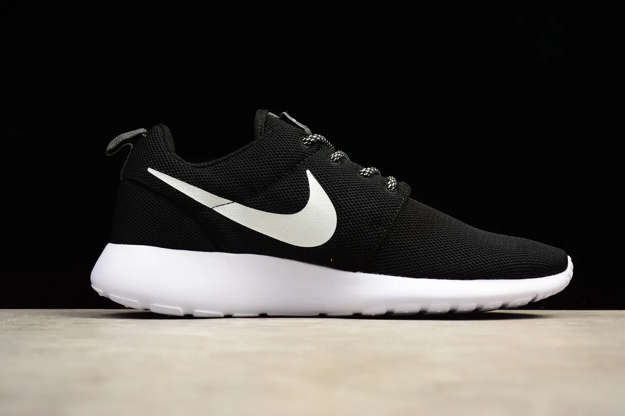 Nike Roshe One Black and White Lifestyle Sneakers 4
