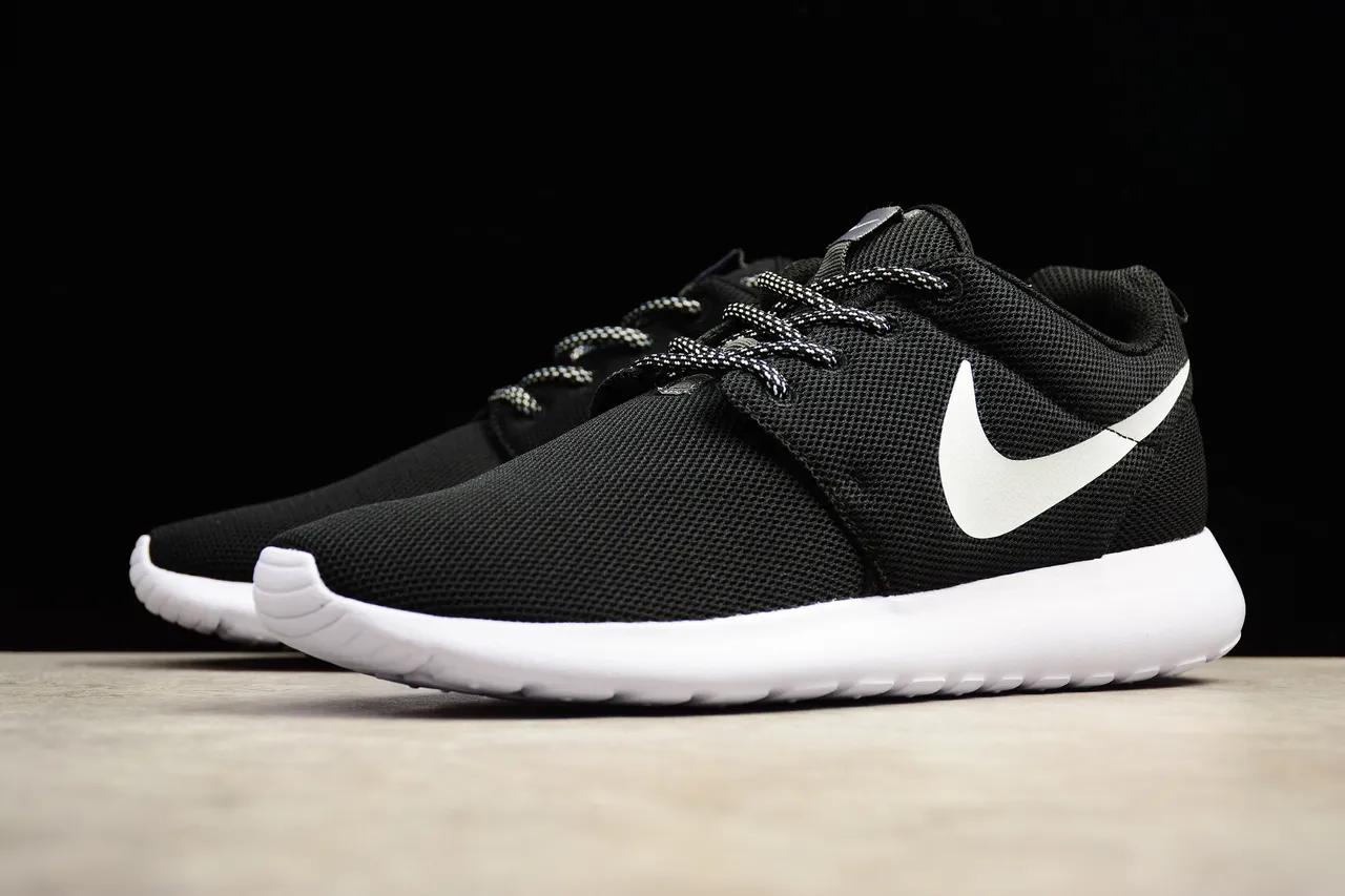 Nike Roshe One Black and White Lifestyle Sneakers 5