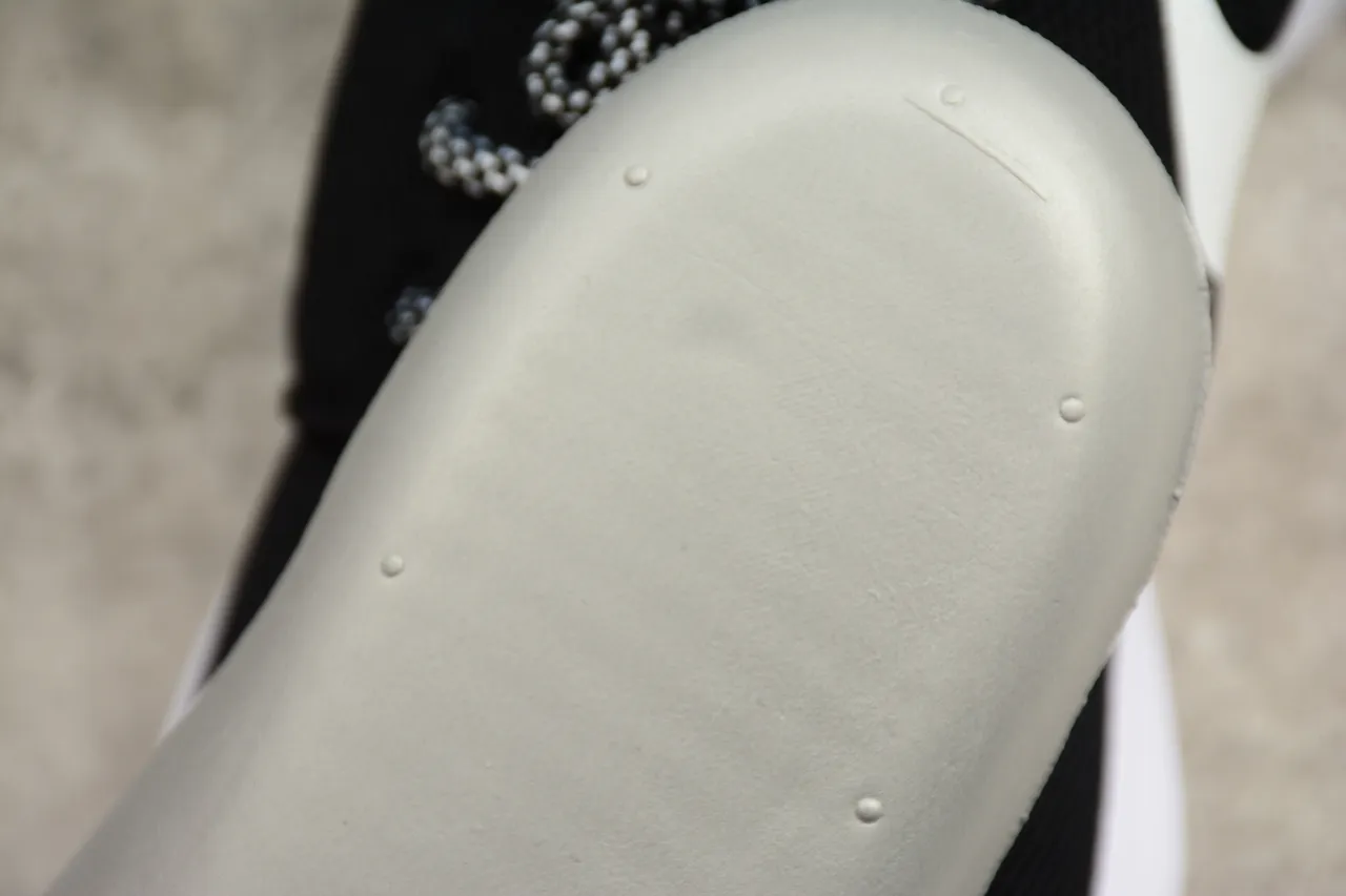 Nike Roshe One Black and White Lifestyle Sneakers 8